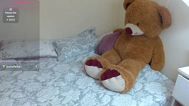 Snapshot of Pamela_Skyangels chatting on 10-26-25, 12:38 Pamela Skyangels online show from 10-26-25, 12:38