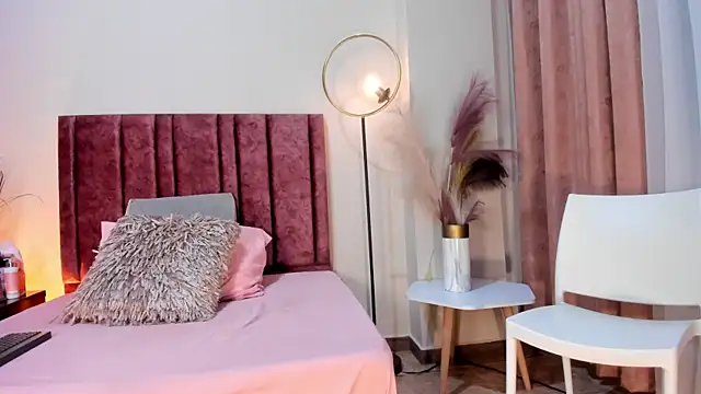 SeleneLujan online show from 12-22-25, 12:13