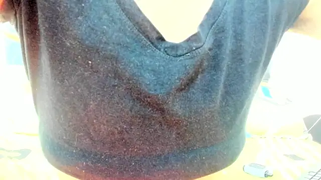 Snapshot of loverisu-coral chatting on 03-20-25, 01:02 loverisu-coral online show from 03-20-25, 01:02