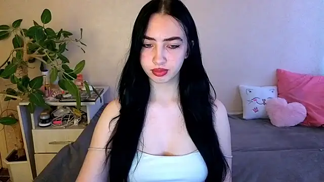 Snapshot of WildKittenX_ chatting on 06-18-26, 04:02 WildKittenX online show from 06-18-26, 04:02