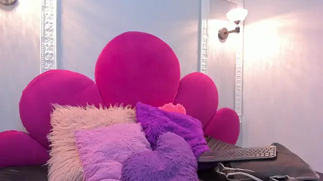 Bonniie 22 online show from 10-17-25, 05:15