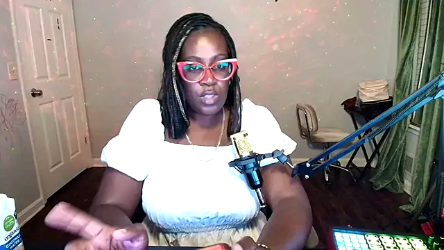 Snapshot of lovelyenigma365 chatting on 04-04-26, 04:33 lovelyenigma365 online show from 04-04-26, 04:33