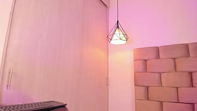 valeria monsalve online show from 03-19-25, 05:52