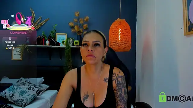 Snapshot of yessila_parker chatting on 04-26-26, 08:45 yessila parker online show from 04-26-26, 08:45