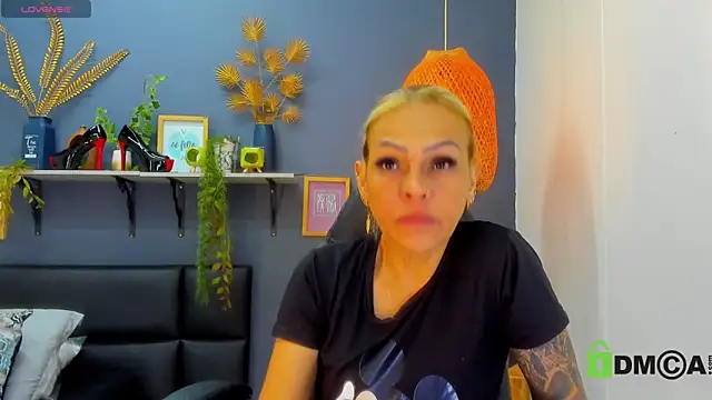 Snapshot of yessila_parker chatting on 05-09-26, 08:41 yessila parker online show from 05-09-26, 08:41