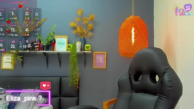Snapshot of yessila_parker chatting on 06-16-26, 08:50 yessila parker online show from 06-16-26, 08:50