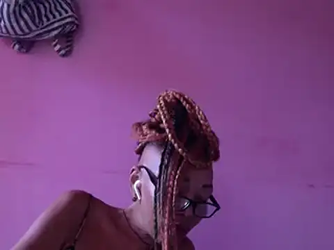 Ladyzee25 online show from 04-06-26, 08:10