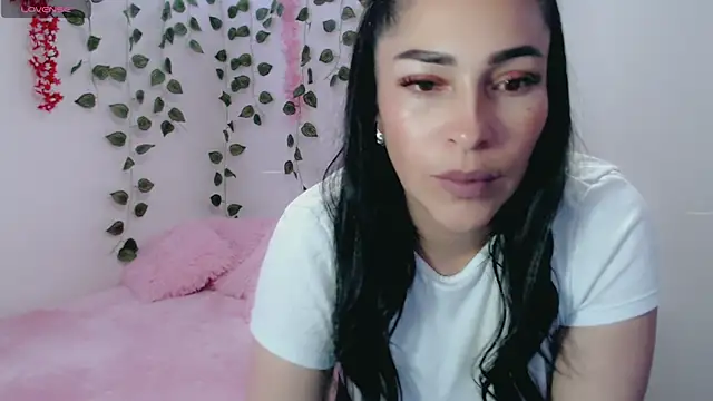 Snapshot of luna_lgomez_ chatting on 03-08-25, 11:05 luna lgomez online show from 03-08-25, 11:05