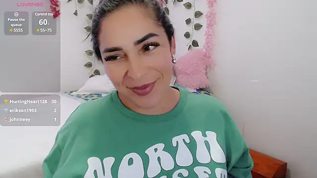 Snapshot of luna_lgomez_ chatting on 03-18-25, 02:15 luna lgomez online show from 03-18-25, 02:15