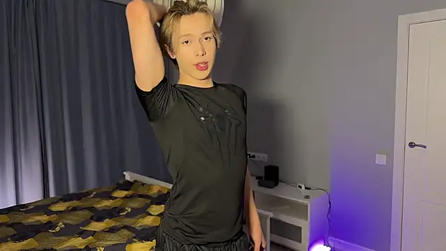 Snapshot of ciaoalex chatting on 03-05-25, 08:00 ciaoalex online show from 03-05-25, 08:00