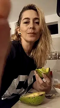 Snapshot of Sara_Valkyri chatting on 03-08-25, 04:12 Sara Valkyri online show from 03-08-25, 04:12