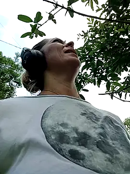 Snapshot of Sara_Valkyri chatting on 03-09-25, 03:05 Sara Valkyri online show from 03-09-25, 03:05