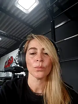 Snapshot of Sara_Valkyri chatting on 03-13-25, 10:21 Sara Valkyri online show from 03-13-25, 10:21