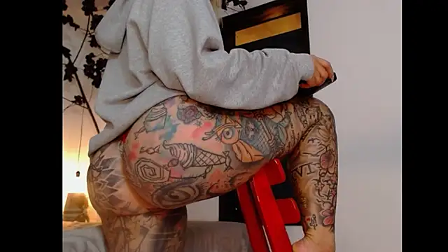 Snapshot of Sara_Valkyri chatting on 03-18-25, 01:00 Sara Valkyri online show from 03-18-25, 01:00