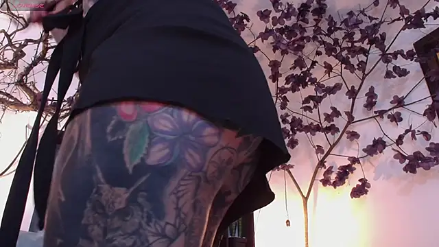 Snapshot of Sara_Valkyri chatting on 10-05-25, 02:32 Sara Valkyri online show from 10-05-25, 02:32