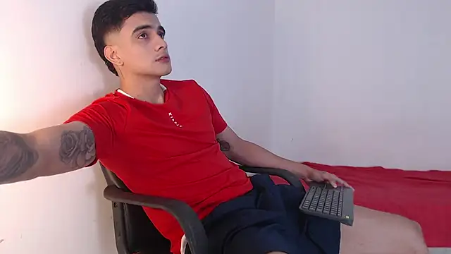 Snapshot of adam_levis17 chatting on 09-19-25, 07:10 adam levis17 online show from 09-19-25, 07:10