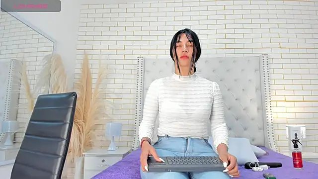 Snapshot of Emilly_wilson_ chatting on 11-22-25, 11:42 Emilly wilson online show from 11-22-25, 11:42