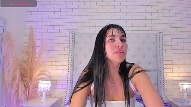 Snapshot of Emilly_wilson_ chatting on 11-23-25, 12:38 Emilly wilson online show from 11-23-25, 12:38