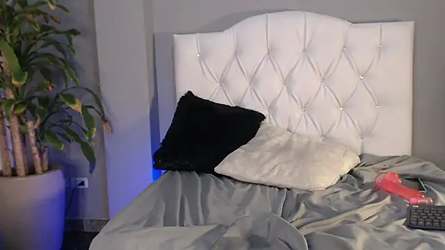 fernandaqueens online show from 03-13-25, 05:18