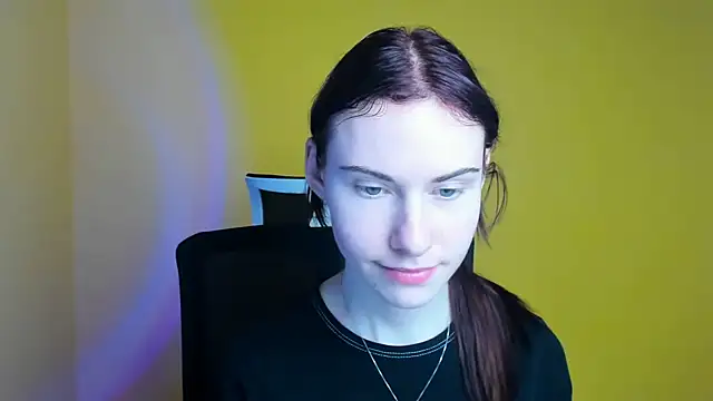 Snapshot of Fiona_Night chatting on 03-12-25, 03:18 Fiona Night online show from 03-12-25, 03:18