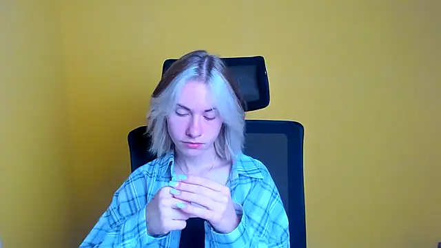 Snapshot of Fiona_Night chatting on 09-10-25, 05:29 Fiona Night online show from 09-10-25, 05:29