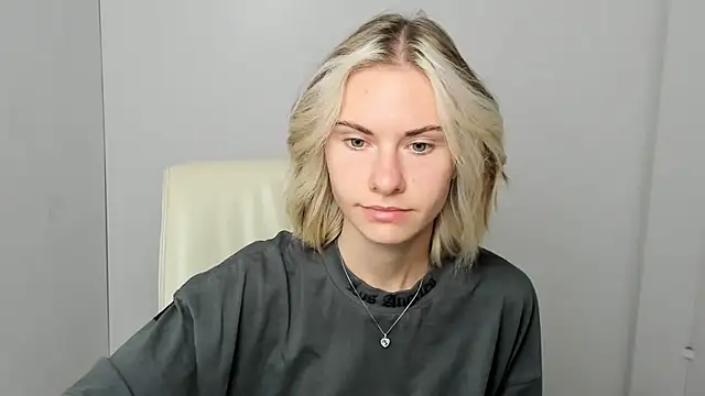 Snapshot of Fiona_Night chatting on 09-15-25, 05:29 Fiona Night online show from 09-15-25, 05:29