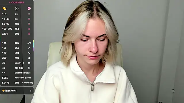 Snapshot of Fiona_Night chatting on 09-25-25, 05:22 Fiona Night online show from 09-25-25, 05:22