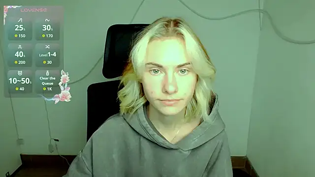 Snapshot of Fiona_Night chatting on 10-04-25, 11:08 Fiona Night online show from 10-04-25, 11:08