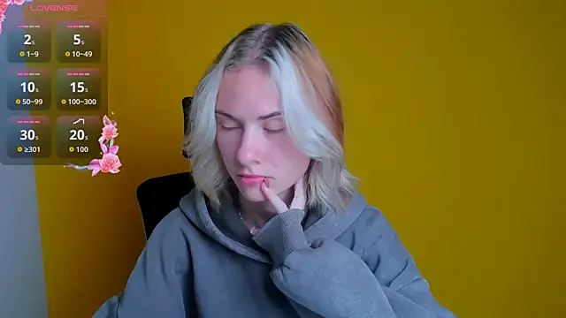 Snapshot of Fiona_Night chatting on 10-07-25, 07:16 Fiona Night online show from 10-07-25, 07:16