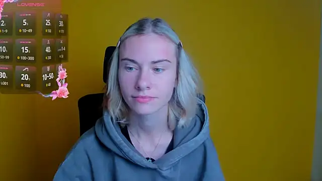 Snapshot of Fiona_Night chatting on 10-10-25, 06:34 Fiona Night online show from 10-10-25, 06:34