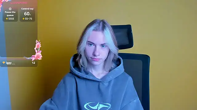 Snapshot of Fiona_Night chatting on 10-12-25, 05:06 Fiona Night online show from 10-12-25, 05:06