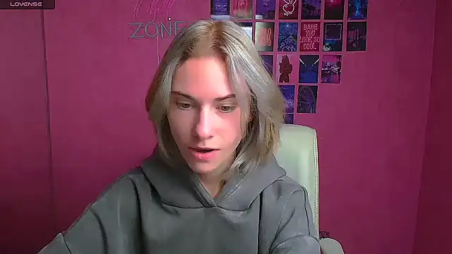 Snapshot of Fiona_Night chatting on 10-16-25, 05:52 Fiona Night online show from 10-16-25, 05:52