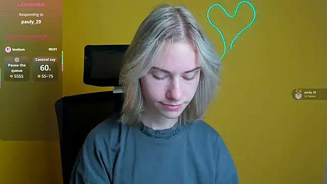 Snapshot of Fiona_Night chatting on 10-23-25, 11:20 Fiona Night online show from 10-23-25, 11:20