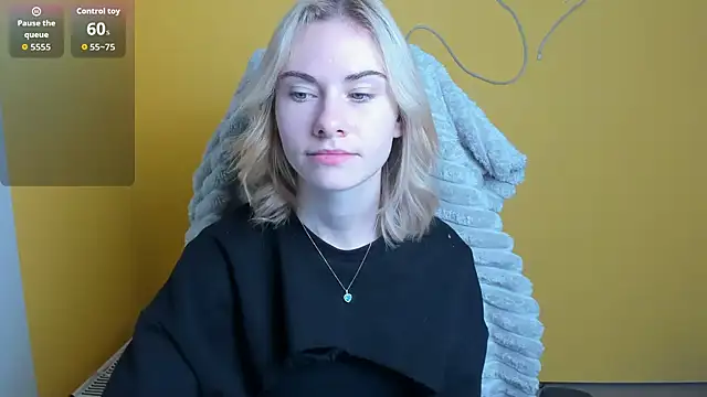 Snapshot of Fiona_Night chatting on 11-19-25, 06:02 Fiona Night online show from 11-19-25, 06:02