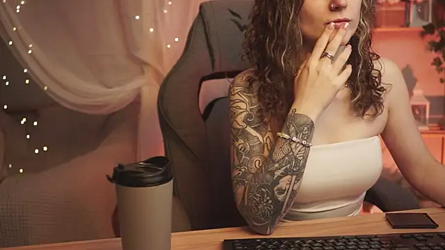 OliviaMcClean online show from 10-30-25, 11:22