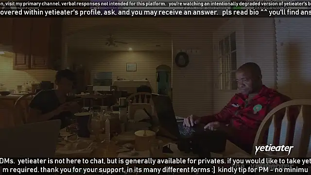 Snapshot of yetieater chatting on 12-30-24, 07:04 yetieater online show from 12-30-24, 07:04