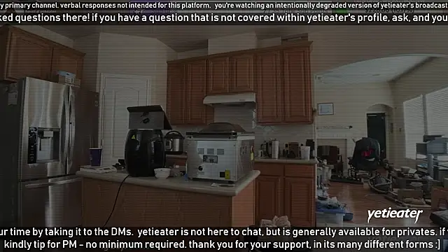 Snapshot of yetieater chatting on 12-30-24, 08:47 yetieater online show from 12-30-24, 08:47