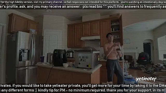 Snapshot of yetieater chatting on 12-31-24, 07:29 yetieater online show from 12-31-24, 07:29