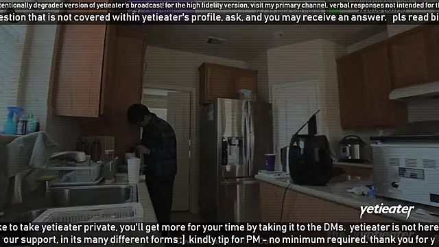 Snapshot of yetieater chatting on 01-09-25, 06:57 yetieater online show from 01-09-25, 06:57