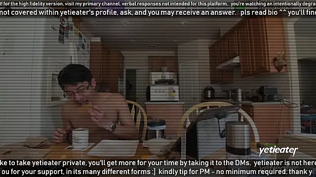 Snapshot of yetieater chatting on 02-05-25, 04:47 yetieater online show from 02-05-25, 04:47