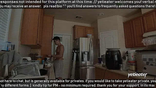 Snapshot of yetieater chatting on 02-10-26, 06:45 yetieater online show from 02-10-26, 06:45