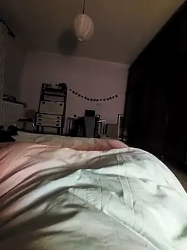 Snapshot of Cazzettostorto99 chatting on 10-22-25, 09:47 Cazzettostorto99 online show from 10-22-25, 09:47