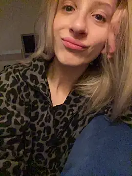 amorearte m online show from 12-15-25, 06:06