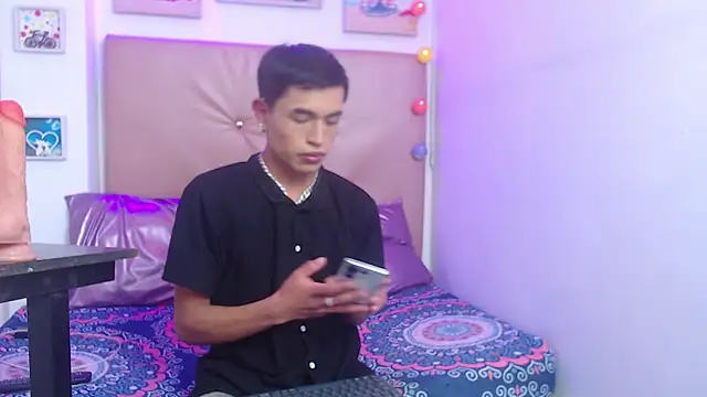 Snapshot of willians___0 chatting on 11-19-25, 03:50 willians 0 online show from 11-19-25, 03:50