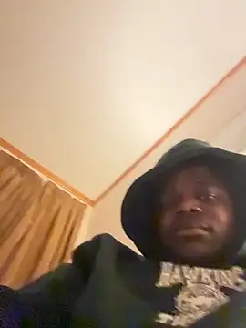 Snapshot of Julesgram chatting on 11-28-25, 11:40 Julesgram online show from 11-28-25, 11:40