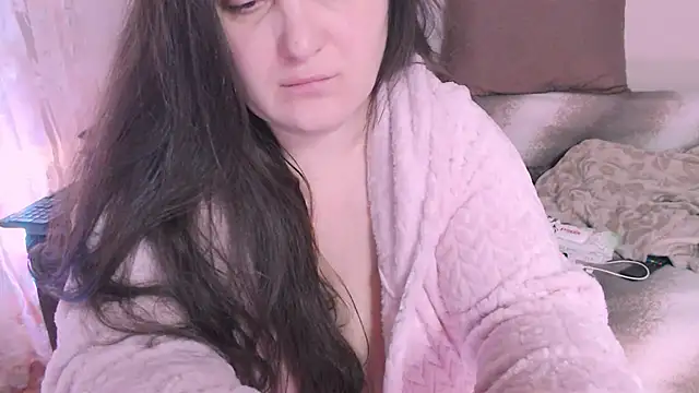 Snapshot of SoftLia chatting on 12-13-24, 02:21 SoftLia online show from 12-13-24, 02:21