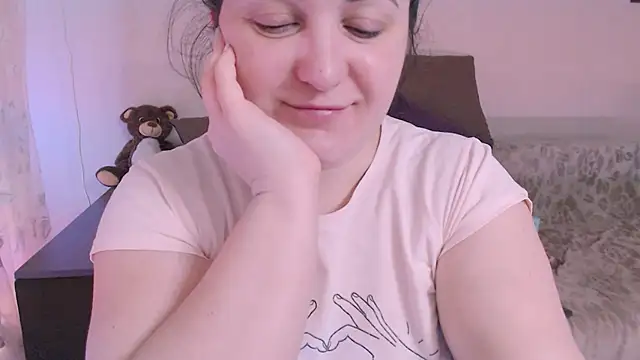 Snapshot of SoftLia chatting on 02-15-25, 08:22 SoftLia online show from 02-15-25, 08:22