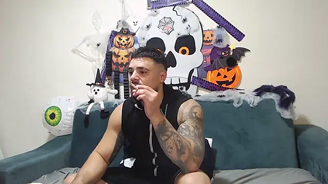 Tiberius hunk online show from 10-26-25, 05:52