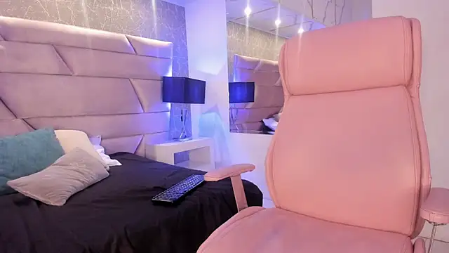 Snapshot of BeverlySteel chatting on 03-12-25, 05:07 BeverlySteel online show from 03-12-25, 05:07