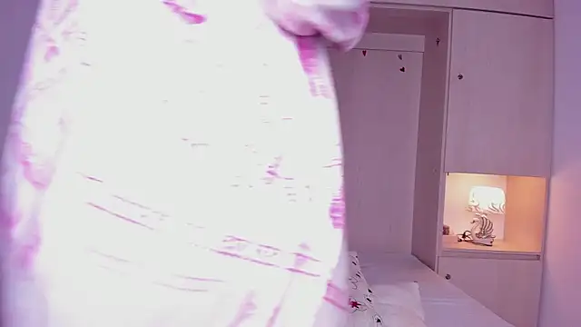 BeverlySteel online show from 04-12-26, 11:59